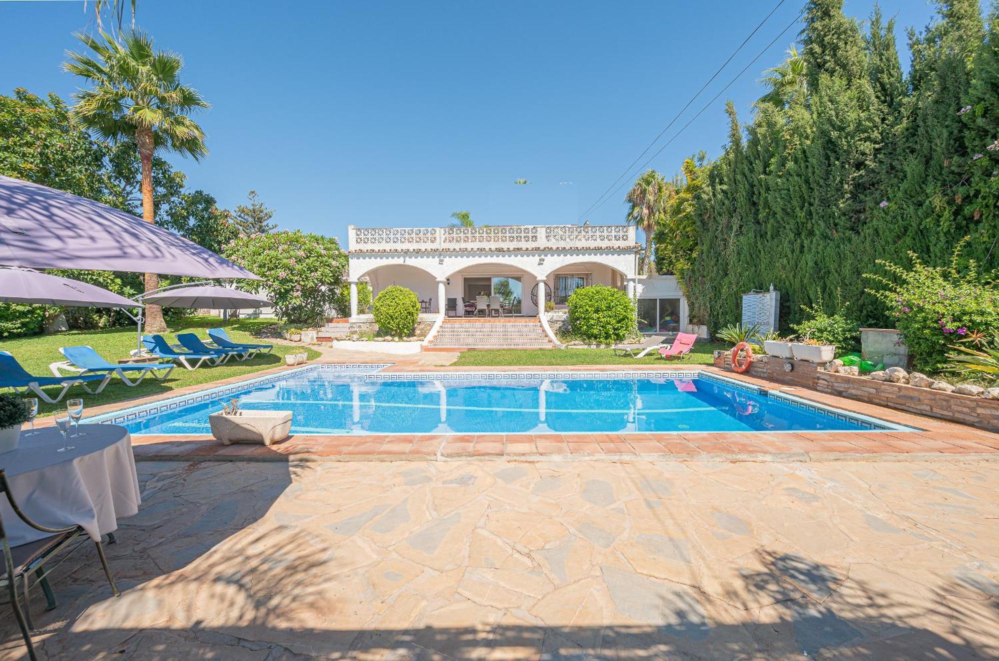 Beautiful Renovated 5 Bedrooms, 3 Bathrooms, Private Heated Pool, Close Plage, 10 To 12 People, Ping Pong, Private Petanque Villa *